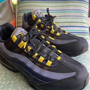 Pre- owed Nike Air Max 95 sz 11